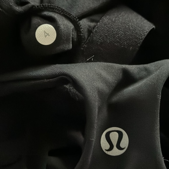 Lululemon Racer Back Tank With Shelf Bra. Size 4 - Picture 4 of 8